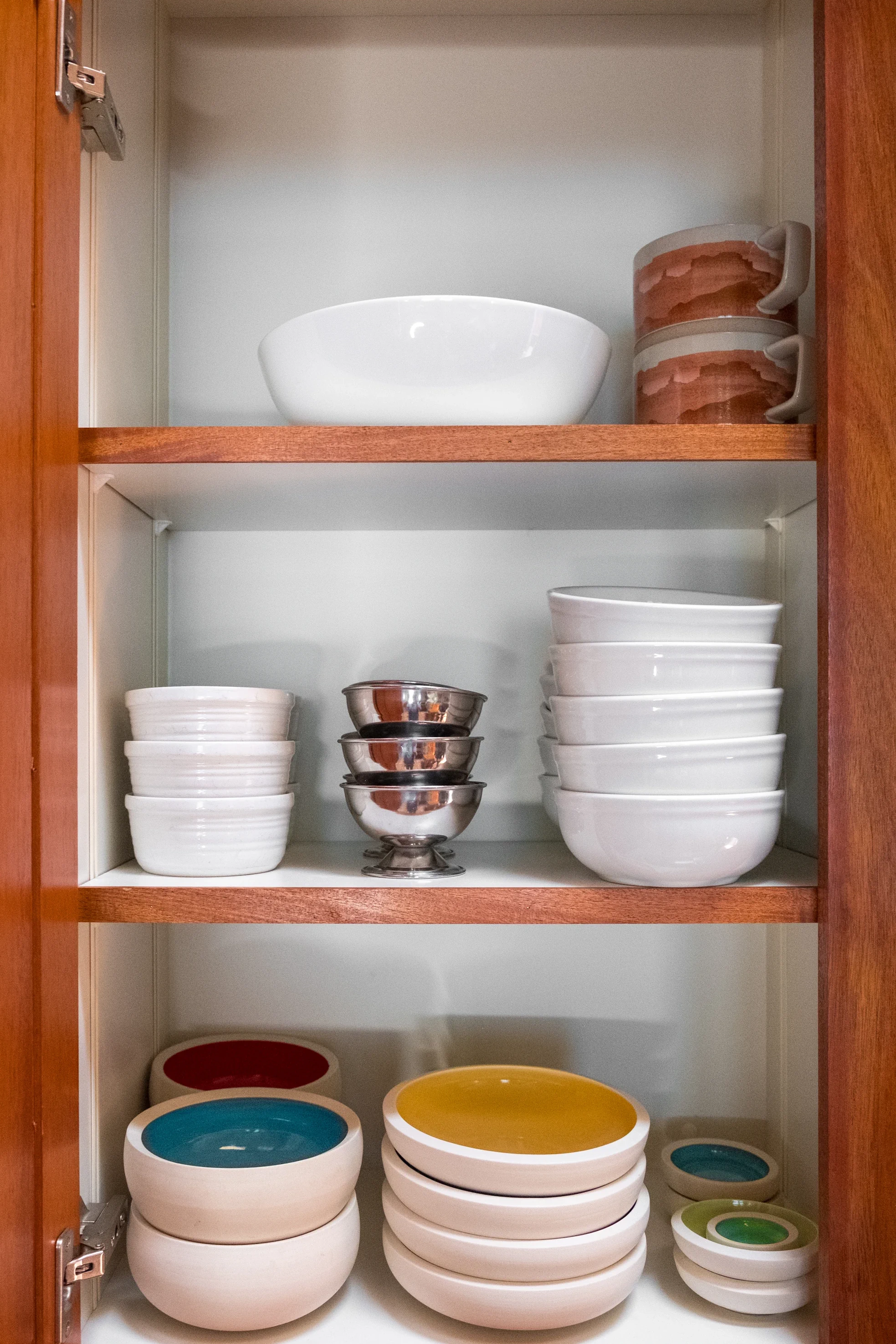 Organized bowl cabinet